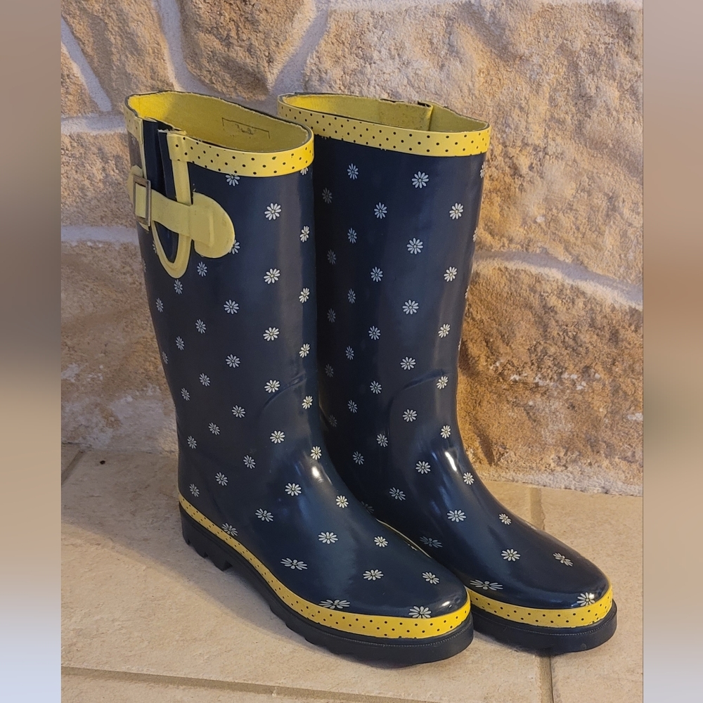 Western Chief women's rain boots.  Size 8 blue, yellow with white daisies.